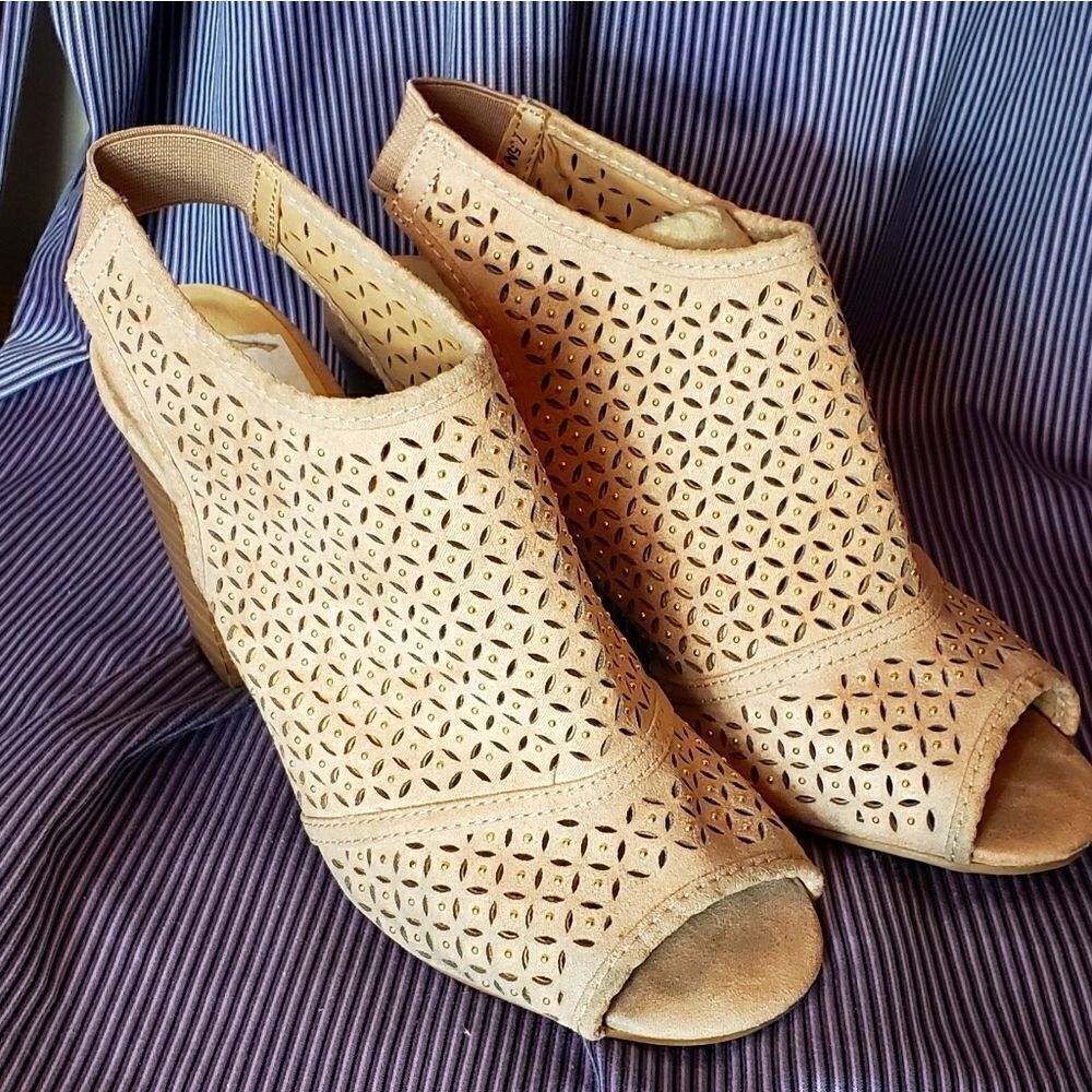 🌼Chinese Laundry 7.5 shoe